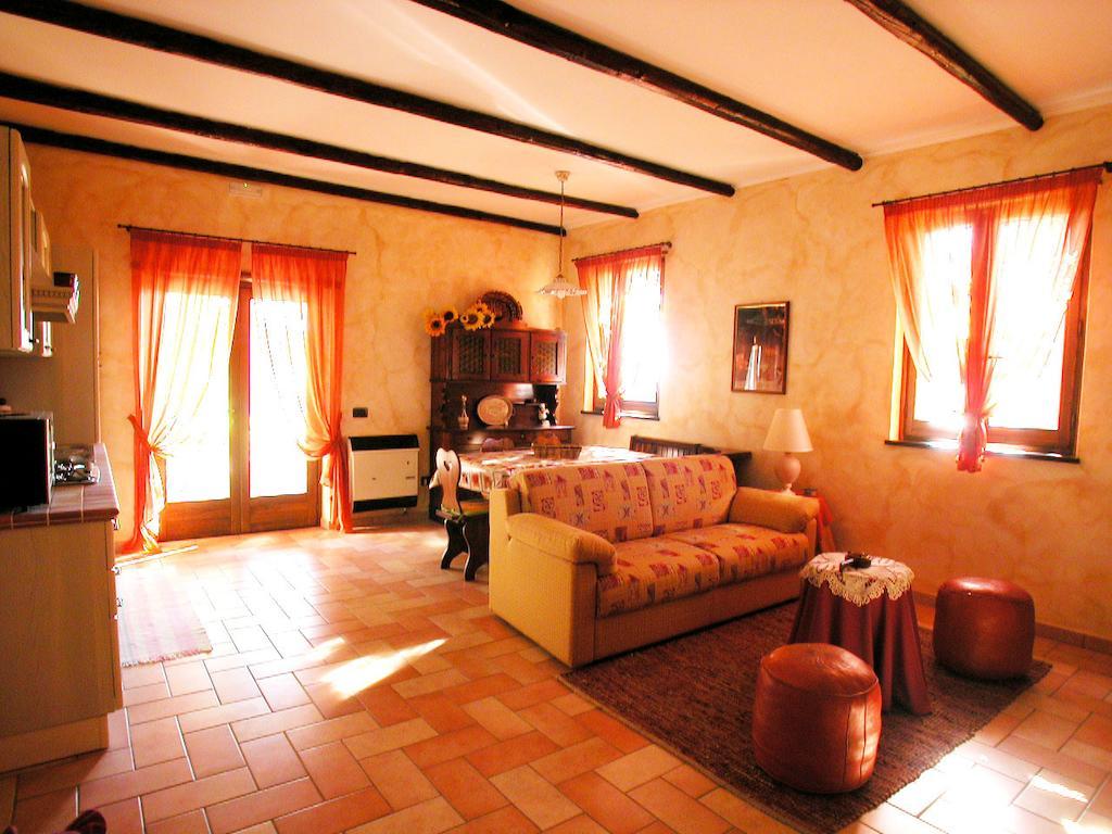 Agriturismo Istrice Innamorato 캄펠로술클리툰노 객실 사진